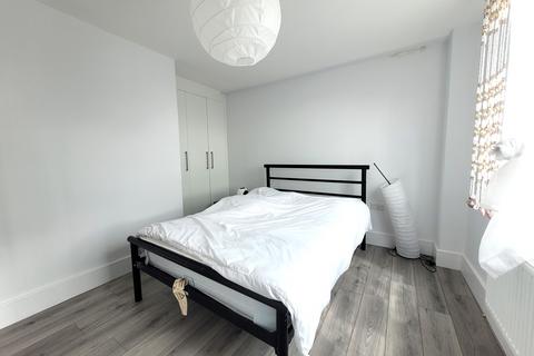 1 bedroom apartment to rent, High Street, Slough, SL1