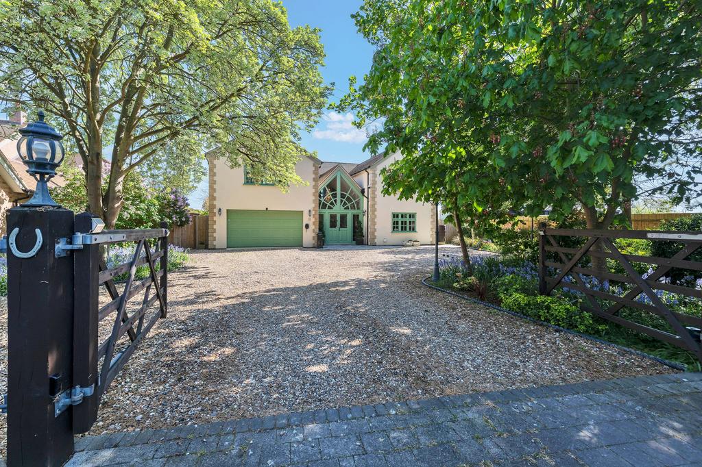 5 bedroom detached house for sale