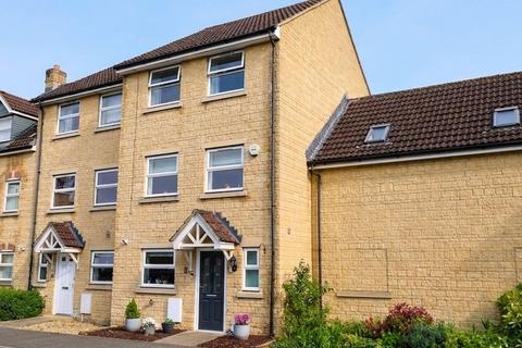 4 bedroom semi-detached house for sale, Avenue De Gien, Malmesbury, SN16
