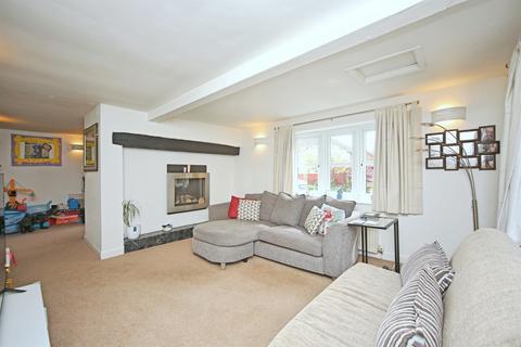 2 bedroom cottage for sale, Birmingham Road, Lickey End, Bromsgrove