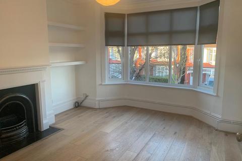 undefined, Caversham Avenue, Palmers Green, N13