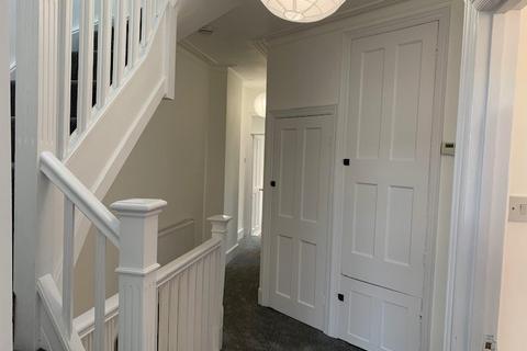 undefined, Caversham Avenue, Palmers Green, N13