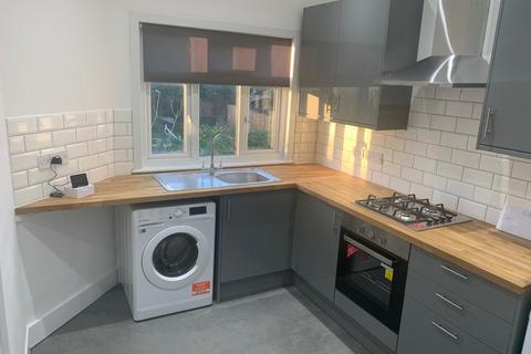 undefined, Caversham Avenue, Palmers Green, N13