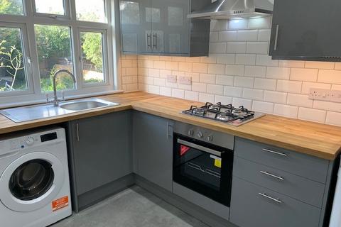 undefined, Caversham Avenue, Palmers Green, N13