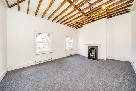 2 bedroom flat to rent, St. James's Drive, London SW17