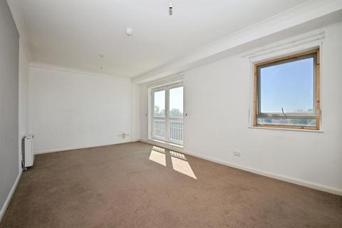 2 bedroom flat for sale, Ravenscroft, Broxbourne