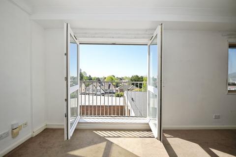 2 bedroom flat for sale, Ravenscroft, Broxbourne