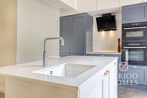 3 bedroom semi-detached house for sale, London Road, Crays Hill