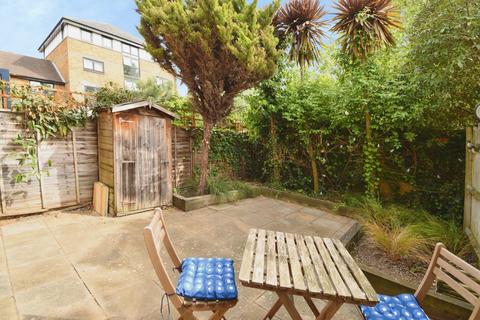 3 bedroom terraced house for sale, Taeping Street, London, E14