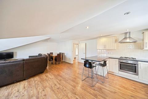 3 bedroom flat for sale, Owlcotes Road, Pudsey