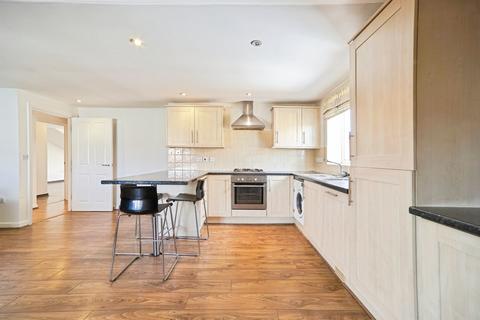 3 bedroom flat for sale, Owlcotes Road, Pudsey