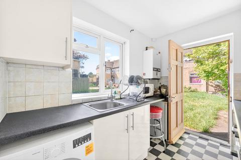 1 bedroom maisonette for sale, Eaton Road, Enfield