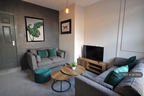 5 bedroom terraced house to rent, Highfield Road, Leeds, LS13