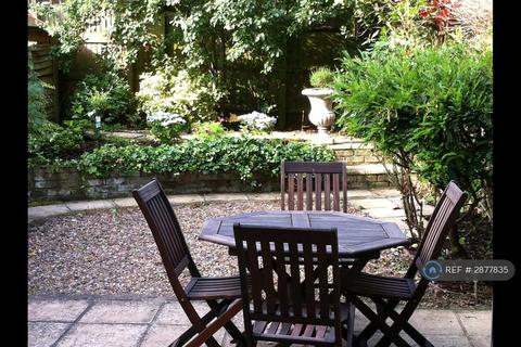 2 bedroom flat to rent, Cavendish Road, London, SW12