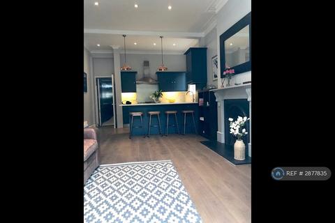 2 bedroom flat to rent, Cavendish Road, London, SW12