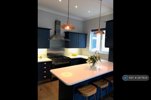 2 bedroom flat to rent, Cavendish Road, London, SW12