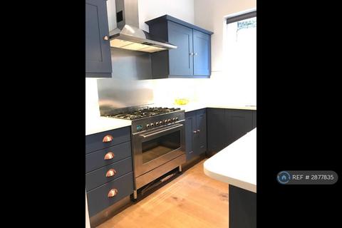 2 bedroom flat to rent, Cavendish Road, London, SW12