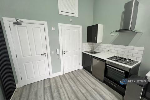 Studio to rent, Dixon Avenue, Glasgow, G42