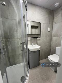 Studio to rent, Dixon Avenue, Glasgow, G42