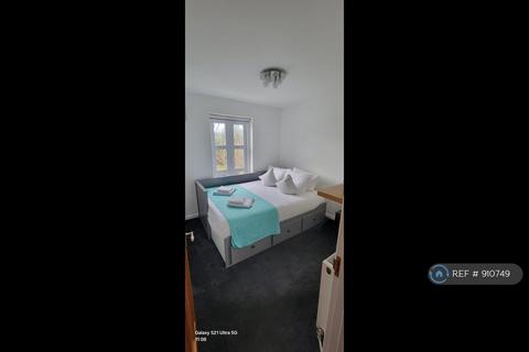 3 bedroom semi-detached house to rent, Millway, London, NW7