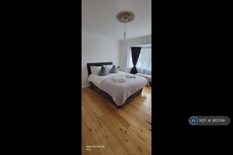 3 bedroom semi-detached house to rent, Millway, London, NW7