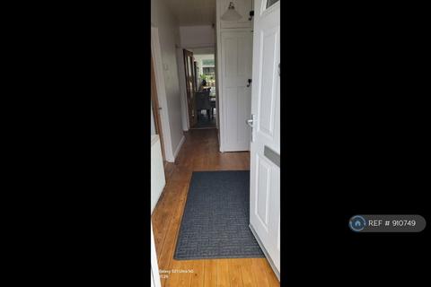 3 bedroom semi-detached house to rent, Millway, London, NW7