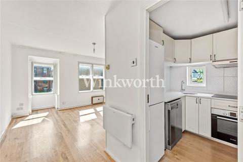 2 bedroom end of terrace house to rent, Pilgrims Close, London, N13