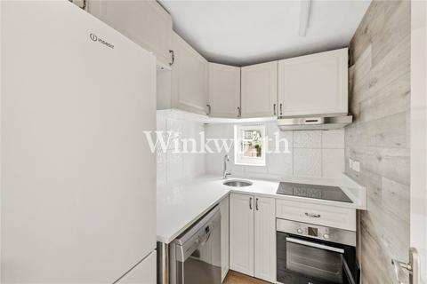 2 bedroom end of terrace house to rent, Pilgrims Close, London, N13