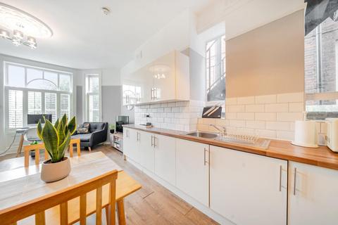 1 bedroom flat for sale, Netherhall Gardens,  Hampstead,  NW3