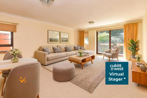 2 bedroom flat for sale, The Avenue, Tadworth, Surrey