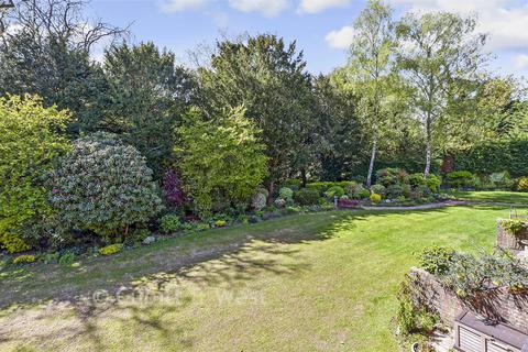 2 bedroom flat for sale, The Avenue, Tadworth, Surrey
