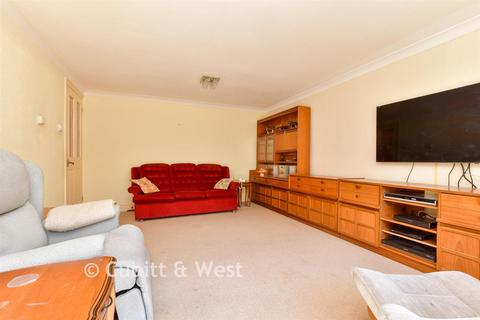 2 bedroom flat for sale, The Avenue, Tadworth, Surrey