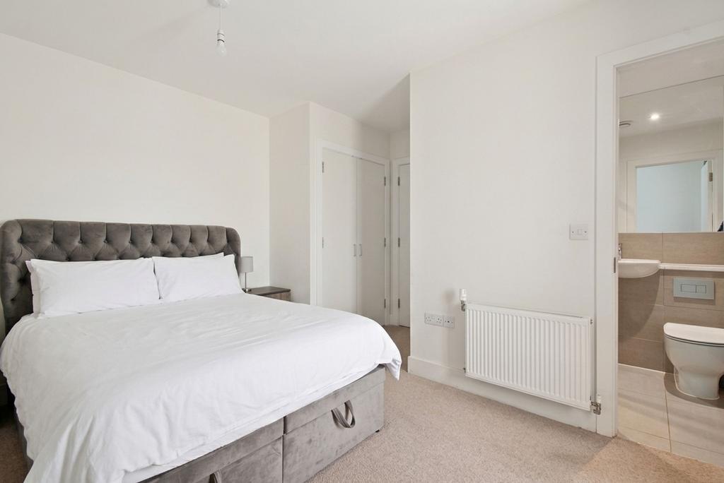 Master bedroom, en suite