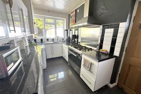 3 bedroom semi-detached house for sale, Gainsborough Drive, Cheadle