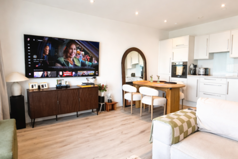1 bedroom apartment to rent, 1 Bedroom Luxury Flat For Rent Holcombe Mansions, IG11