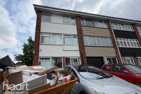 1 bedroom in a house share to rent, Liphook Close, Hornchurch