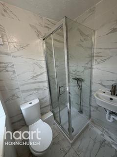 1 bedroom in a house share to rent, Liphook Close, HORNCHURCH