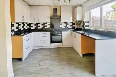 3 bedroom terraced house to rent, Campbell Close, Rugeley WS15