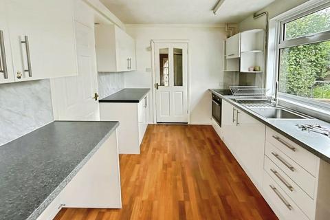 3 bedroom semi-detached house to rent, Springfield Avenue, Rugeley WS15