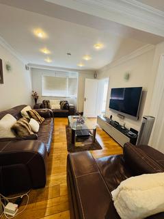 3 bedroom terraced house to rent, Rannock Ave, London NW9