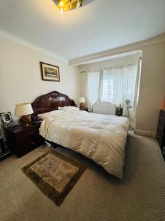 3 bedroom terraced house to rent, Rannock Ave, London NW9