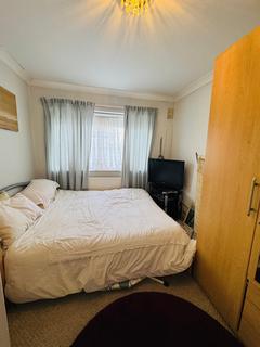 3 bedroom terraced house to rent, Rannock Ave, London NW9