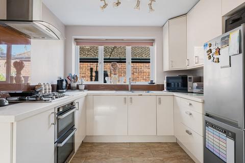 2 bedroom detached bungalow for sale, The Moors, Kidlington, OX5