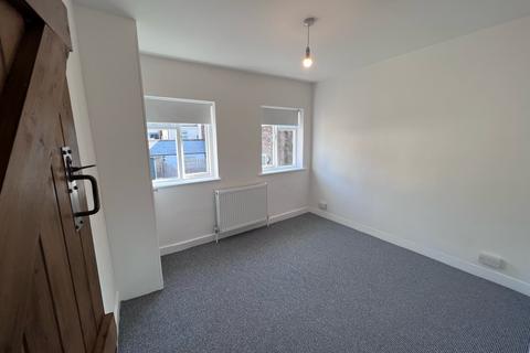 2 bedroom house to rent, Waterside, CHESHAM