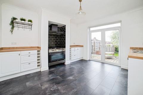 3 bedroom semi-detached house for sale, Leeming Lane North, Mansfield Woodhouse, Mansfield, Nottinghamshire, NG19