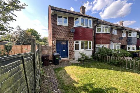 3 bedroom end of terrace house to rent, Laburnum Drive, Chelmsford