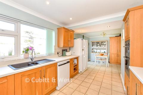 5 bedroom detached house for sale, Langbrook Close, Havant PO9