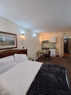 Studio to rent, Great West Road, Isleworth TW7