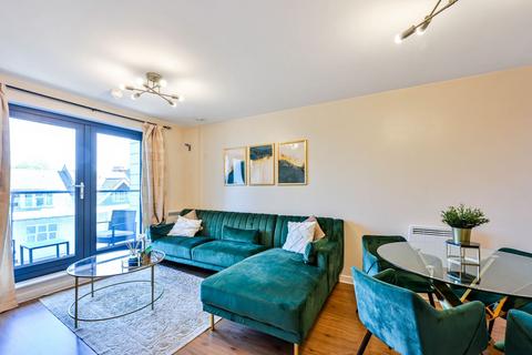 2 bed flat/apartment for rent in Guildford Road, Woking, GU22