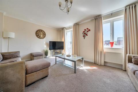 3 bedroom townhouse for sale, Darwin Court, Whitchurch.